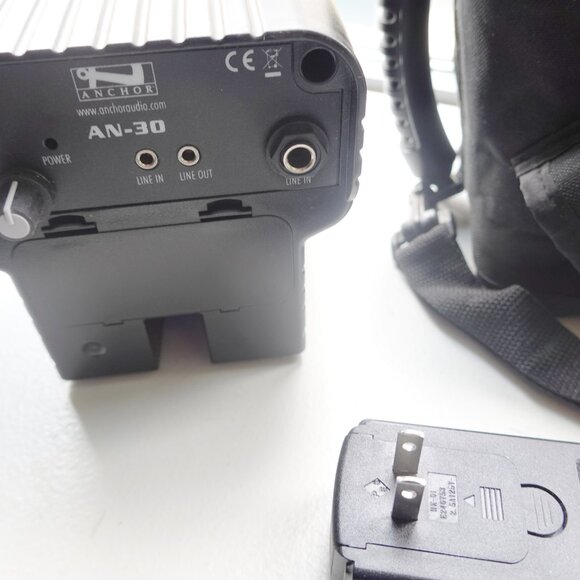 Anchor AN-30 speaker with Case - Picture 2 of 2